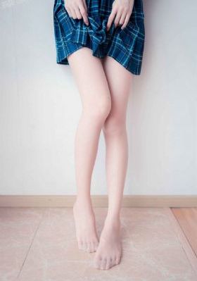 美女脱了内裤打开腿让人的桶_1080P手机在线看