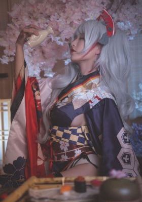 欧美黑色西装美女图片_BD韩语天堂在线